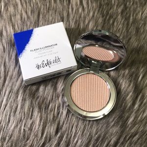 🔥Estee Edit Flash Illuminator Fluid Powder